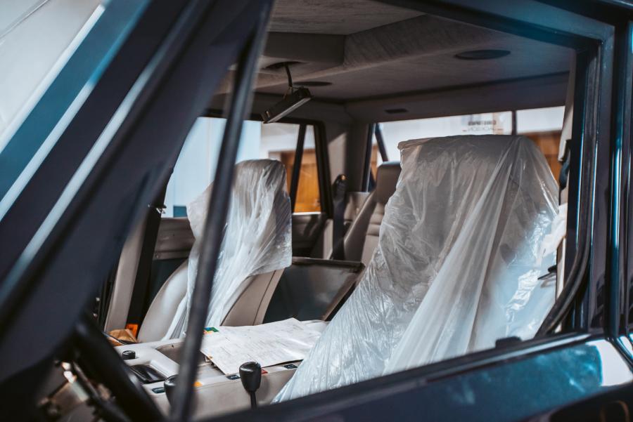 Интерьер Lamborghini LM002 1997 года  (фото 24 из 45)